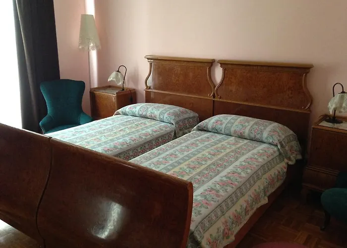 Le Ortensie Di Via Rossetti Trieste