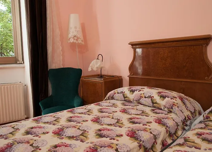 Le Ortensie Di Via Rossetti Trieste