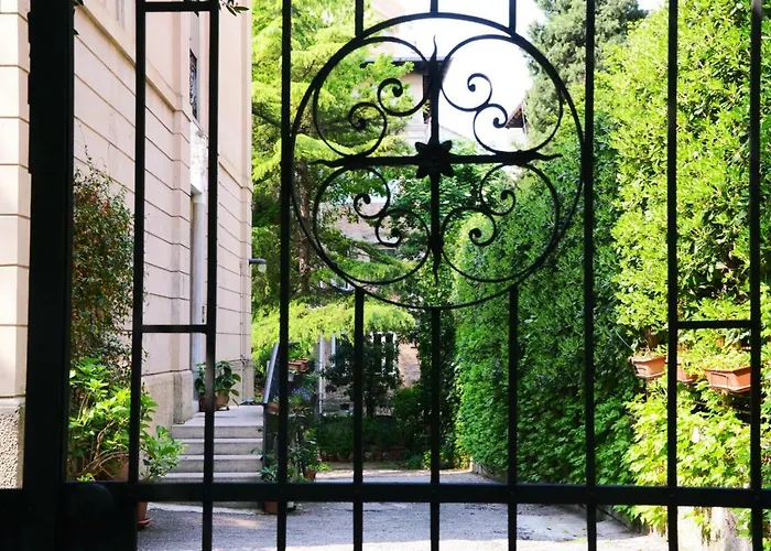 Le Ortensie Di Via Rossetti Trieste